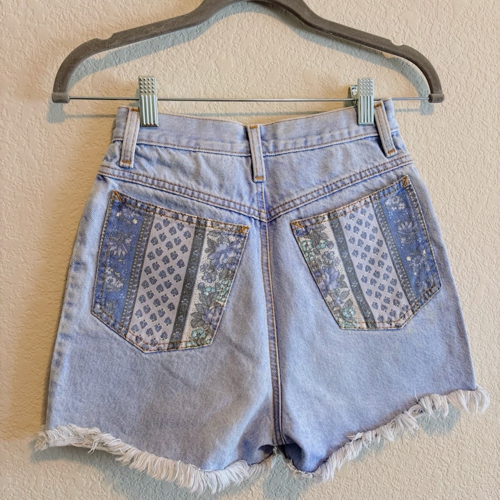 90’s Vintage Rio Blue Floral Patterned Denim Shorts - Picture 7 of 9